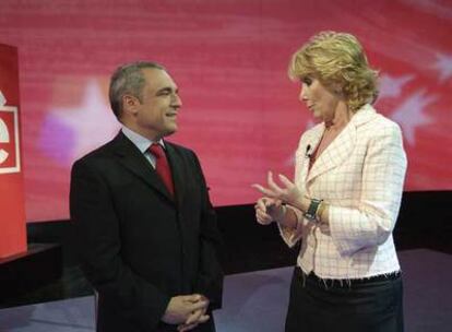 Esperanza Aguirre y Rafael Simancas antes del debate.