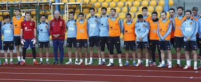 Los jugadores de la selección española guardaron un minuto de silencio