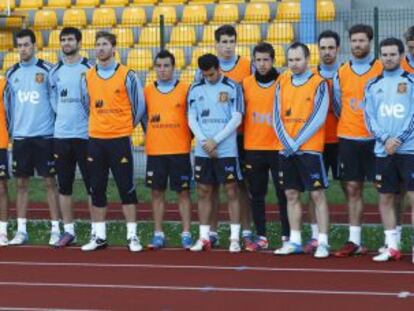 Los jugadores de la selección española guardaron un minuto de silencio