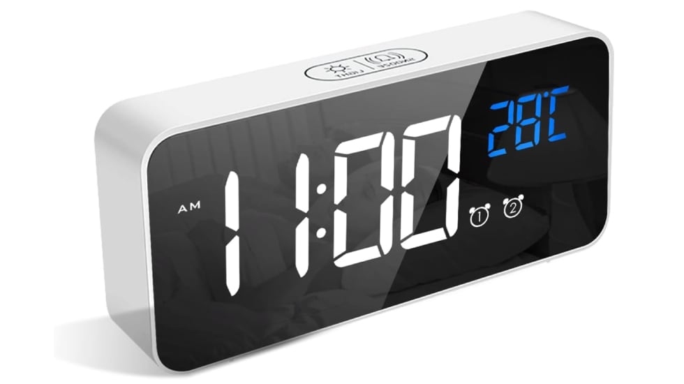 Reloj despertador con pantalla led de gran tamaño.