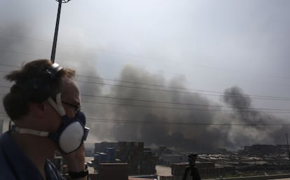 La nube provocada por la explosión se mantiene sobre la ciudad de Tianjin.