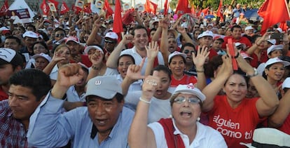 Seguidores del PRI en un acto político.