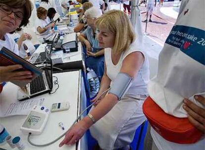 Medida de la tensión en el Congreso Mundial de Cardiología de Barcelona.