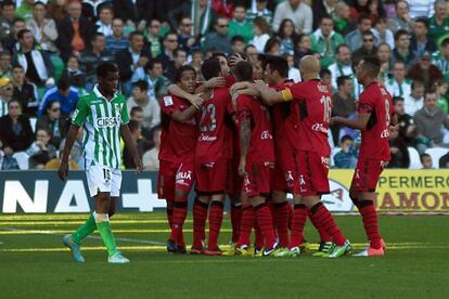 Los jugadores del Mallorca celebran el gol del triunfo