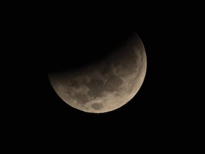 Eclipse lunar e superlua, assim se viu o duplo espetáculo na América