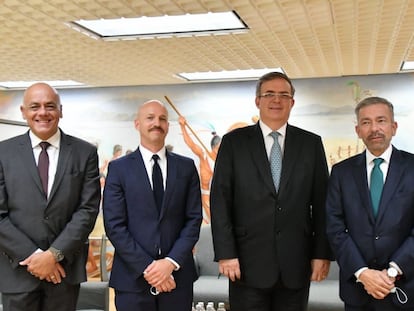 Jorge Rodríguez, por el Gobierno de Venezuela; Dag Nylander, representante de Noruega; el canciller mexicano Marcelo Ebrard y Gerardo Blyde, por la oposición venezolana, en el inicio de los diálogos en el Museo de Antropología, en Ciudad de México.