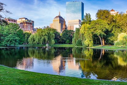 Uno de los parques verdes de Boston.