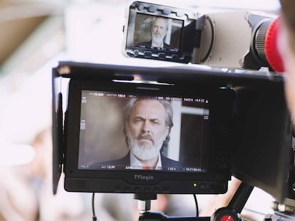 Jose Coronado, durante el rodaje de la serie 'Vivir sin permiso'.