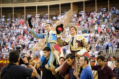 Enrique Ponce y El Juli, a hombros en la pasada feria de Alicante.