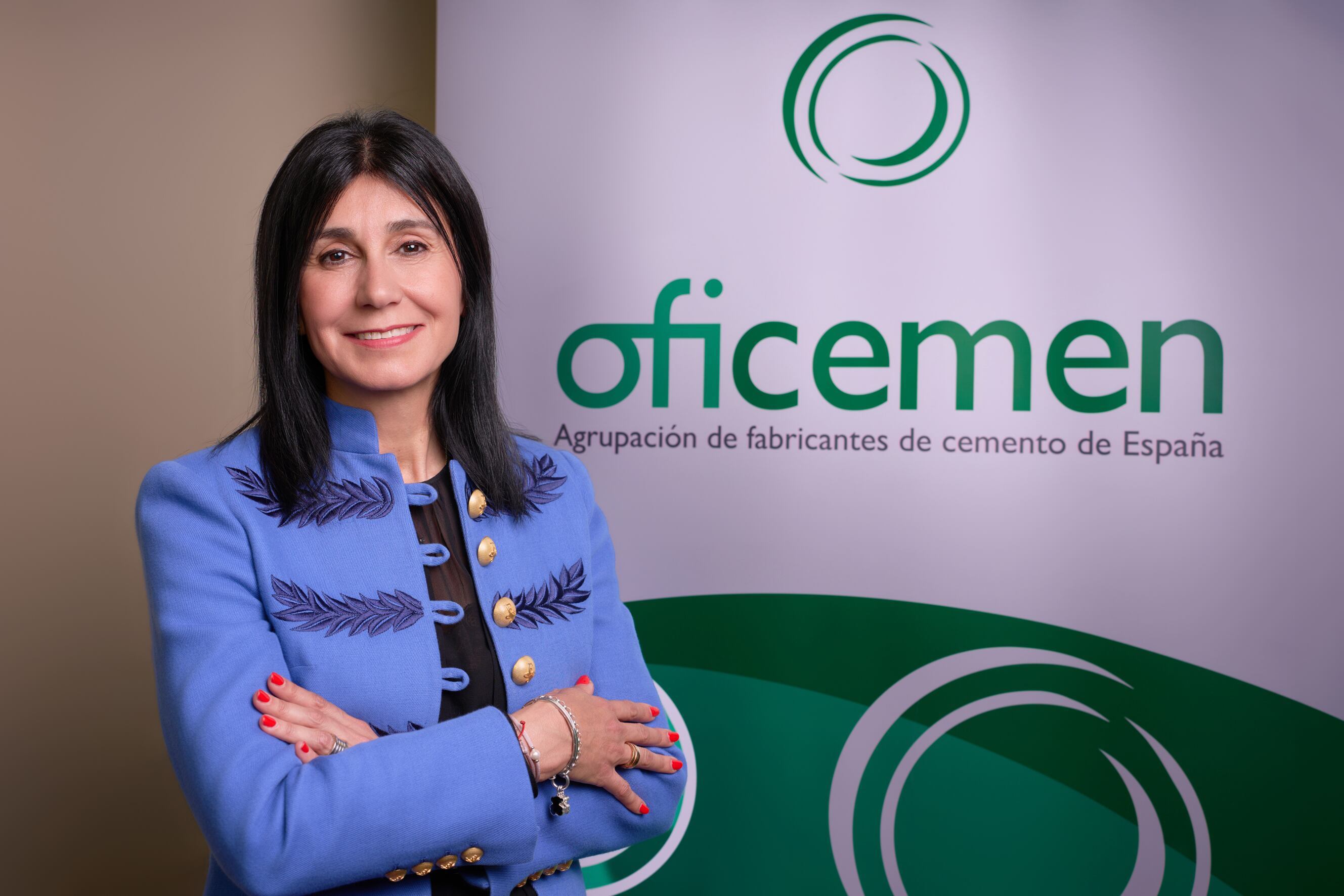 La patronal cementera Oficemen confía su dirección a Elena Guede, la primera mujer que lideró una planta