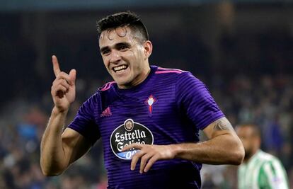 Maxi Gómez celebra uno de sus dos goles al Betis el pasado domingo.