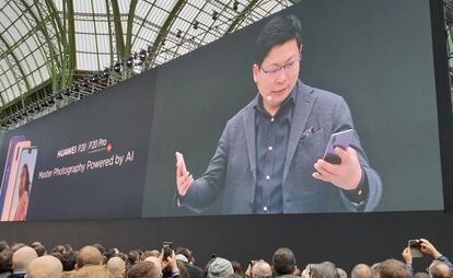 Richard Yu, consejero delegado del negocio de Consumo de Huawei, en la presentación en París del Huawei P20 Pro.