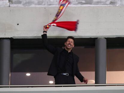 Simeone celebra el pase a la final desde un palco del Wanda Metropolitano.