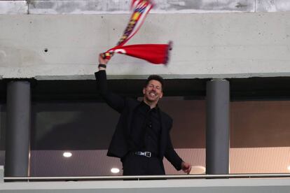 Simeone celebra el pase a la final desde un palco del Wanda Metropolitano.