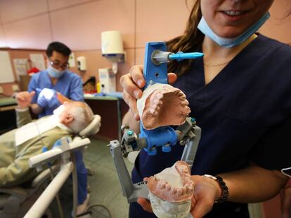 Clínica dental de la Facultad de Odontología de la Universidad Complutense.