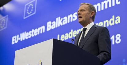 Donald Tusk se dirige a la prensa en Sofía (Bulgaria).