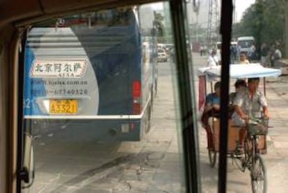 Un autobús de la empresa asturiana ALSA en Beijing. EFE/Archivo