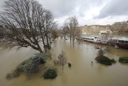 Las orillas del río Sena se inundan en París, el 29 de enero de 2018.