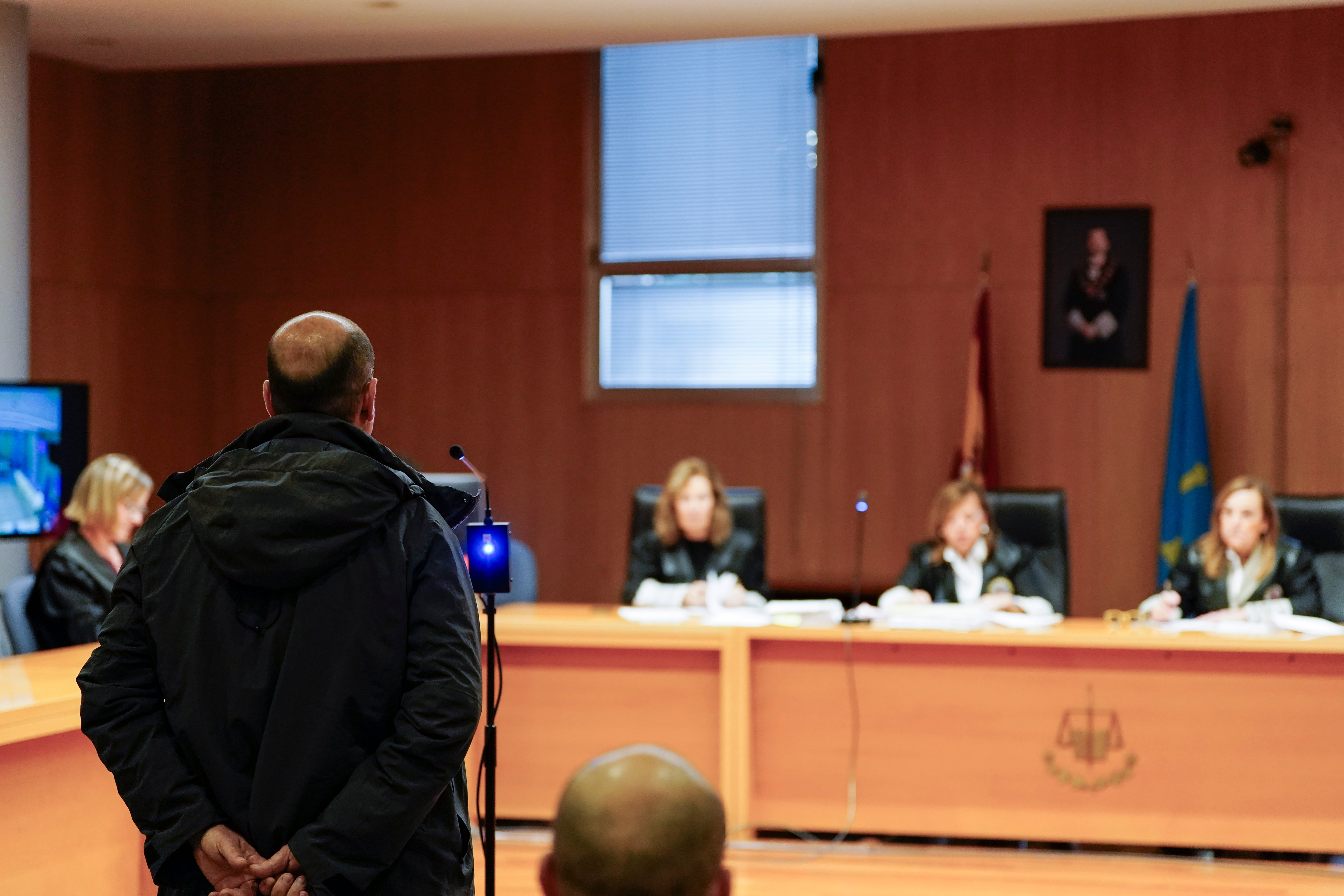 Asturias impone la più alta condanna: otto anni di carcere, indennizzi e trattamento medico per il piròmano