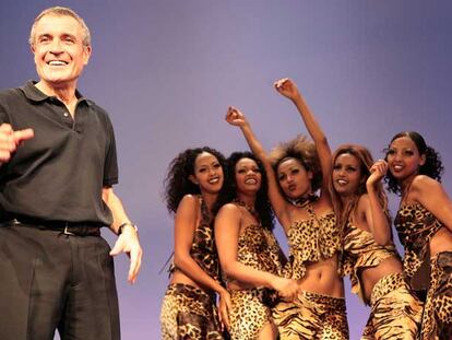 Pepe Rubianes, con las cinco bailarinas de <i>La sonrisa etíope.</i>