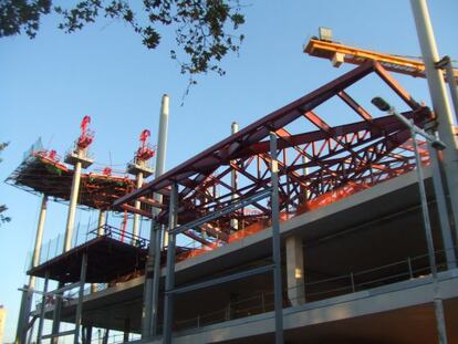 Aspecte de la coberta en construcció de l´edifici dels nous Encants.
