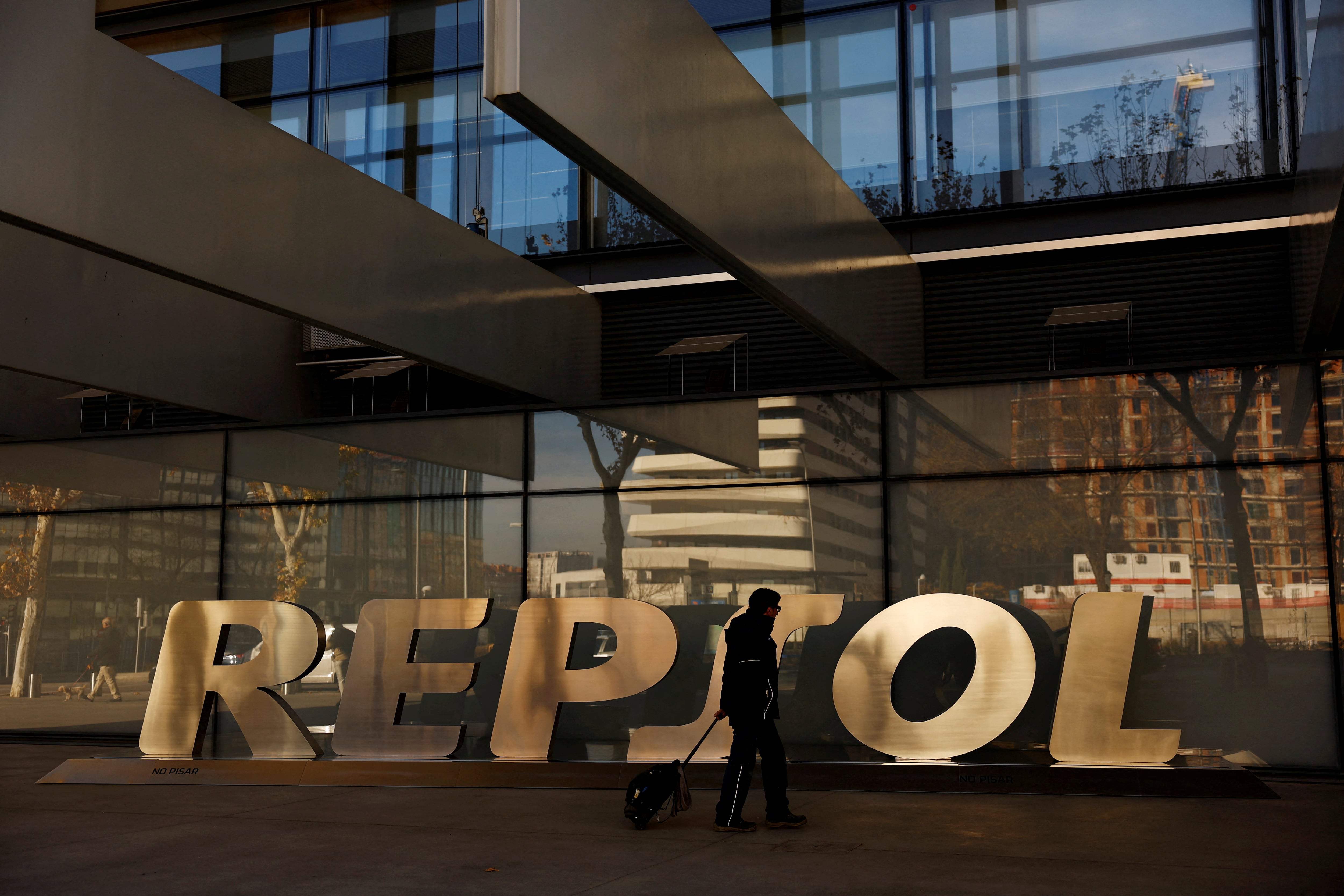 JP Morgan ve nubarrones sobre Repsol: rebaja su recomendación y recorta el precio un 7,4%