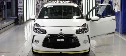 Un DS3, a&uacute;n bajo la marca Citro&euml;n, en una f&aacute;brica cerca de Par&iacute;s.