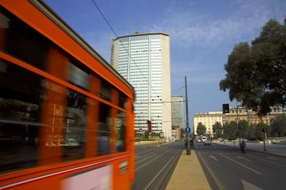 La torre Pirelli, geom&eacute;trico edificio de Gio Ponti en Mil&aacute;n.