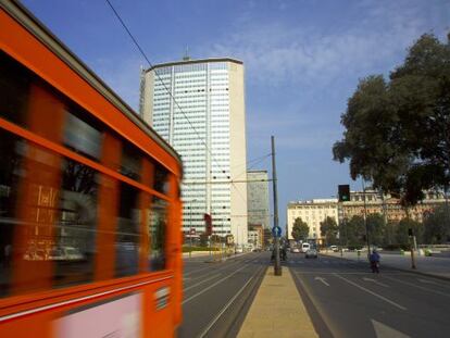 La torre Pirelli, geom&eacute;trico edificio de Gio Ponti en Mil&aacute;n.