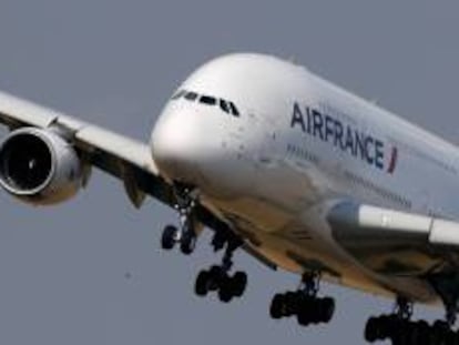 Francia prepara hasta 5.000 millones de ayuda a Air France para la primavera, según RTL