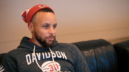This image released by Apple TV+ shows Stephen Curry in a scene from the documentary "Stephen Curry: Underrated."