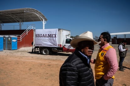 Habitantes de El Cedral (San Luis Potosí), arriban a una presentación sobre Segalmex, en enero de 2019.