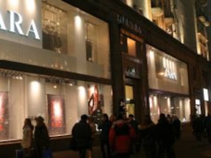 Tienda de Zara en una calle centrica de Moscú (Rusia)