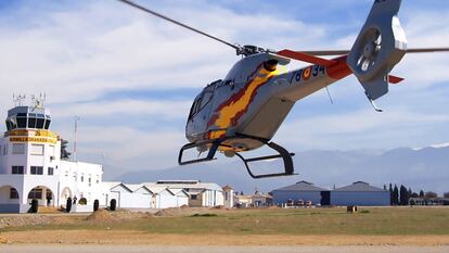 Un helicóptero en la base aérea de Armilla (Granada).