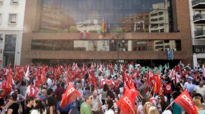 Concentración de los sindicatos y funcionarios ante la Delegación del Gobierno en Valencia.