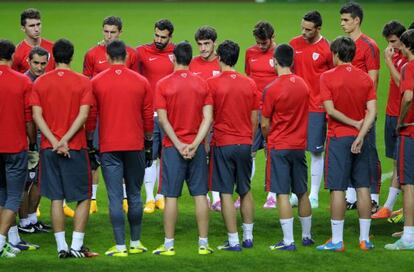Ernesto Valverde, dando instrucciones a sus jugadores.