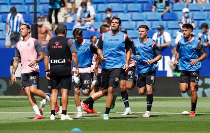 Los jugadores del Espanyol durante un calentamiento de esta temporada.