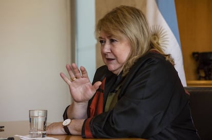 La canciller de Argentina, Susana Malcorra, dialoga con medios internacionales.
