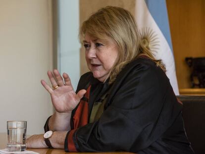 La canciller de Argentina, Susana Malcorra, dialoga con medios internacionales.