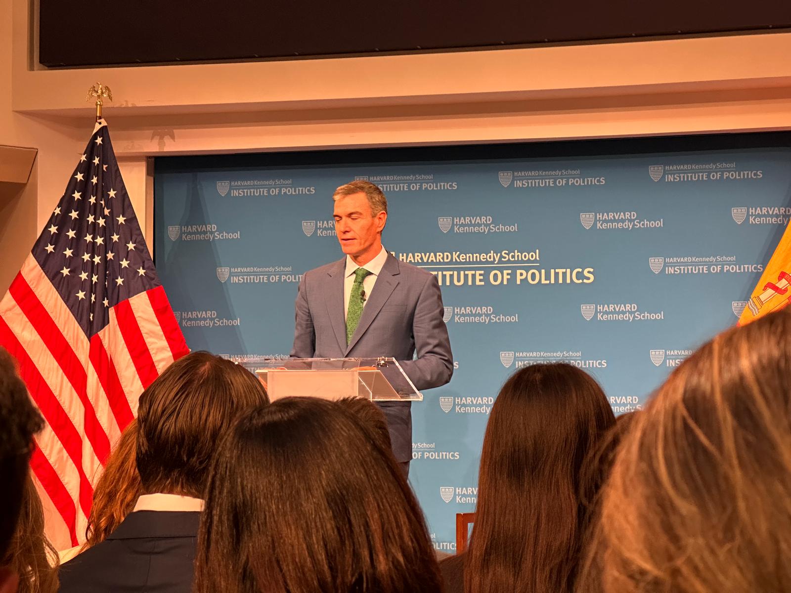 Las preguntas de los alumnos sobre corrupción, Pegasus, Ceuta y Venezuela cambian el guion de Sánchez en Harvard