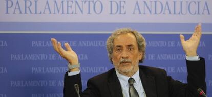 José Chamizo en la comparecencia en Sevilla ante los medios.