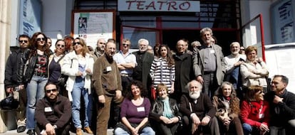 Miembros de la asociaci&oacute;n Escenarios de Sevilla en el Teatro Duque-La Imperdible.