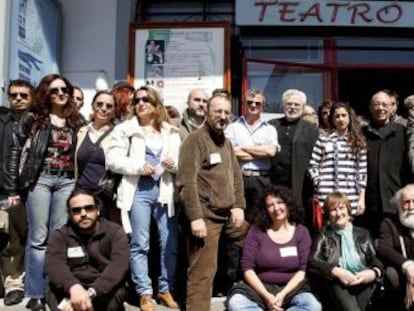 Miembros de la asociaci&oacute;n Escenarios de Sevilla en el Teatro Duque-La Imperdible.