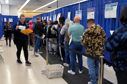 Lines to vote at a polling station in Chicago on October 24.