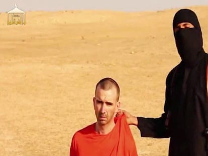 El brit&aacute;nico Cawthorne, al final del v&iacute;deo de la decapitaci&oacute;n del periodista Sotloff