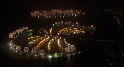 Dubai recibió el 2014 con uno de los shows de fuegos artificiales más grandes del mundo, con el que además logró un lugar en el libro de los Récords Guinness.