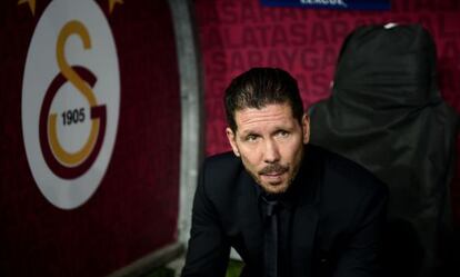 Simeone, durante el partido contra el Galatasaray.