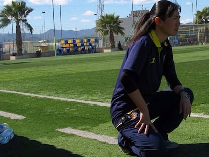 Yuriko Saeki, en la ciudad deportiva del Villarreal CF, donde pasó de ser entrenadora a coordinadora de todo el fútbol femenino.