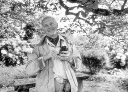 Henri Cartier-Bresson en el jardín de su hermana en Rideauville.