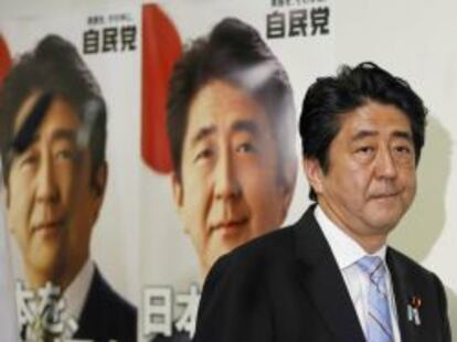 El primer ministro nip&oacute;n, Shinzo Abe, ofrece una rueda de prensa en la sede del Partido Liberal Dem&oacute;crata (PLD) en Tokio (Jap&oacute;n)el lunes 22 de julio de 2013. 